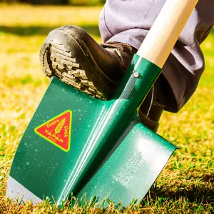 ЛОПАТА КРИВА УСИЛЕНА YAPARLAR С ОТВОР ЗА ДРЪЖКА &Oslash;40