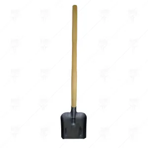 ЛОПАТА КРИВА ЧЕРНА С ДЪРВЕНА ДРЪЖКА